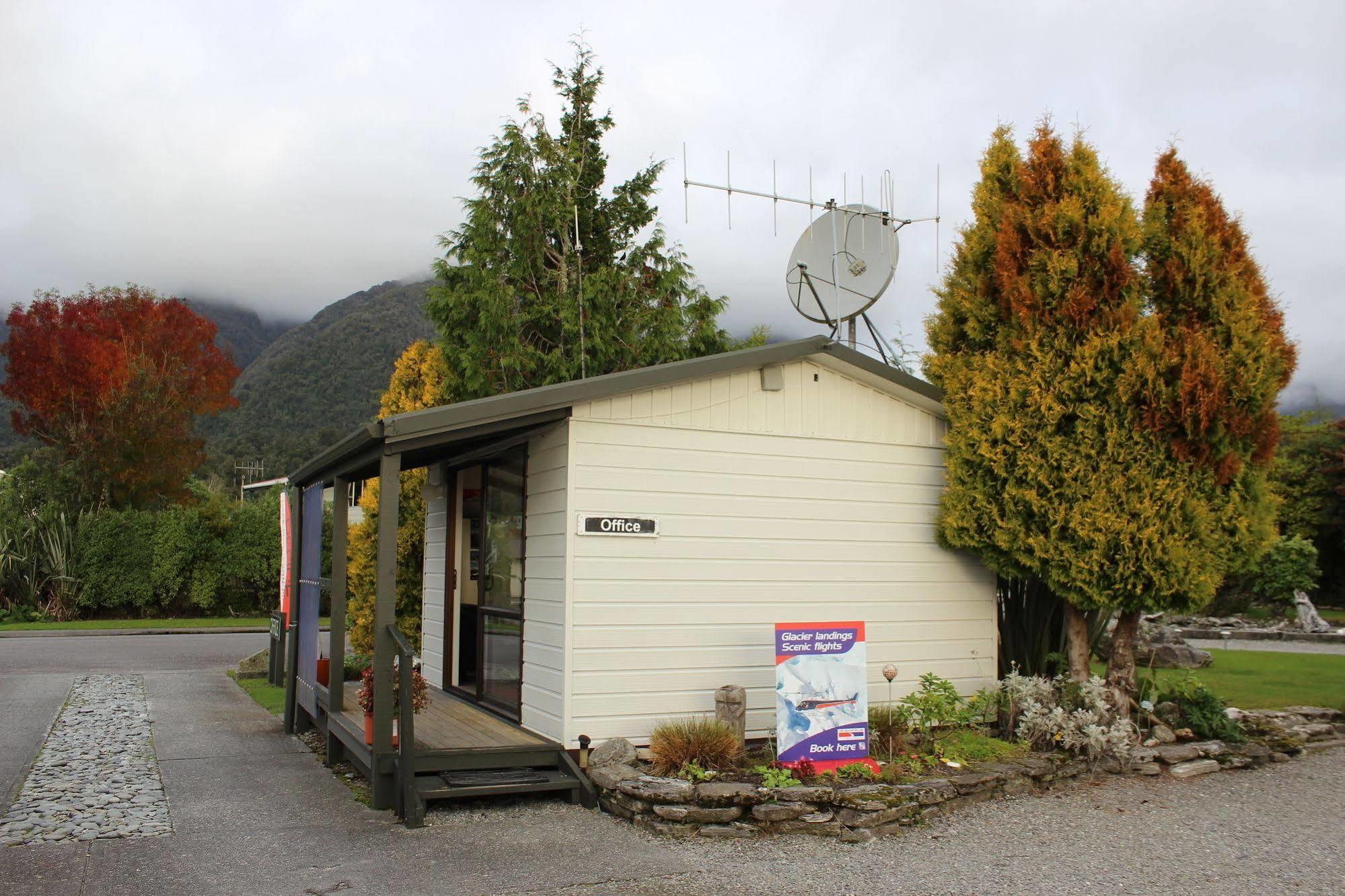 Lake Matheson Motel Fox Glacier Exteriör bild