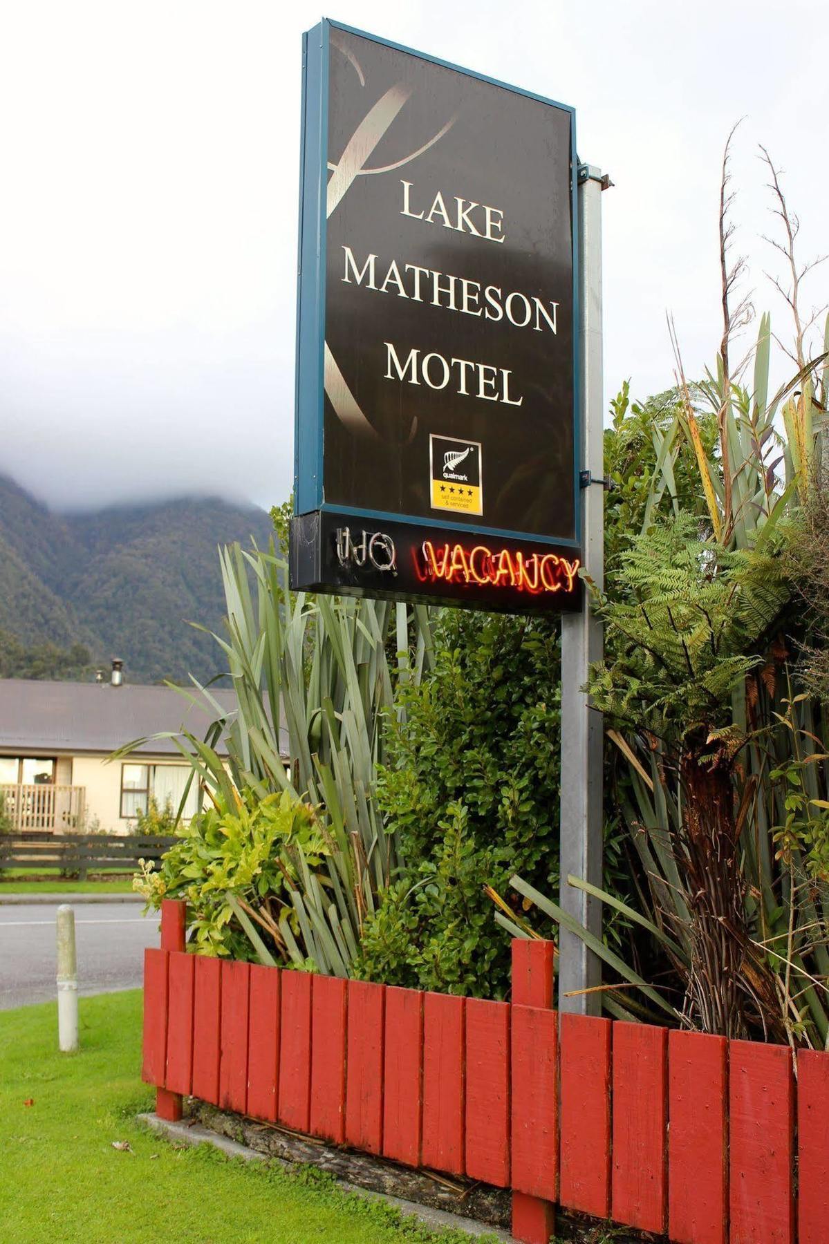 Lake Matheson Motel Fox Glacier Exteriör bild