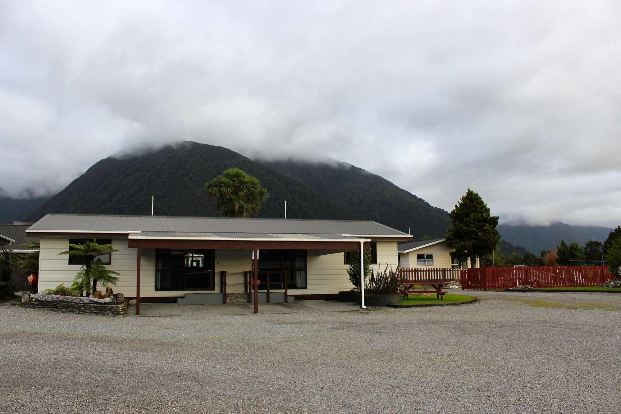 Lake Matheson Motel Fox Glacier Exteriör bild